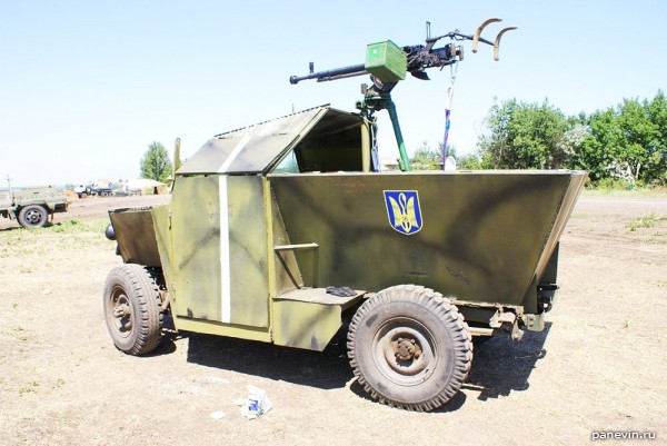 Самодельный легкий бронеавтомобиль «Скорпион» на шасси автомобиля УАЗ-469Б из состава украинского 11-го батальона территориальной обороны «Киевская Русь»