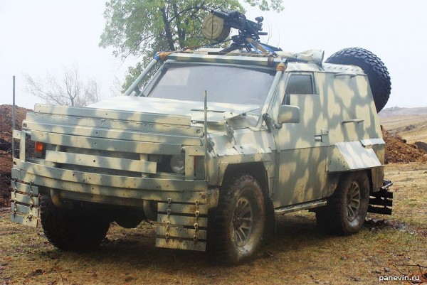 Бронированный Nissan Patrol разведки 25-й отдельной аэромобильной бригады Украины