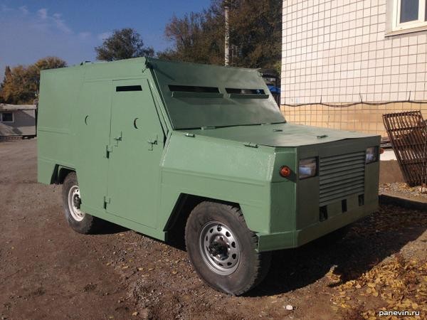 Бронированный внедорожник