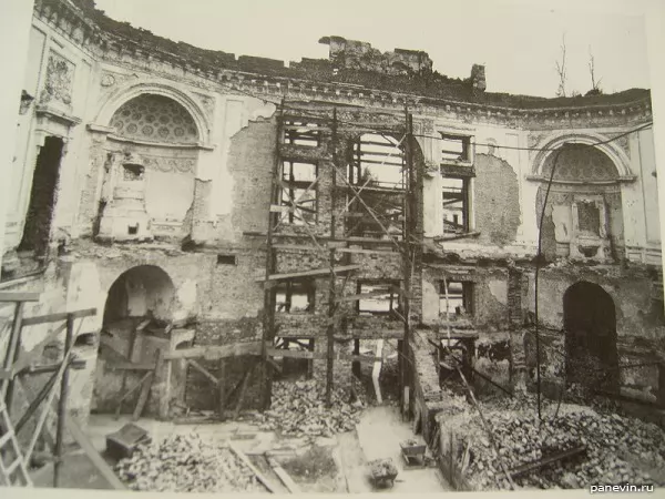 Руины Павловского дворца, январь 1944 года