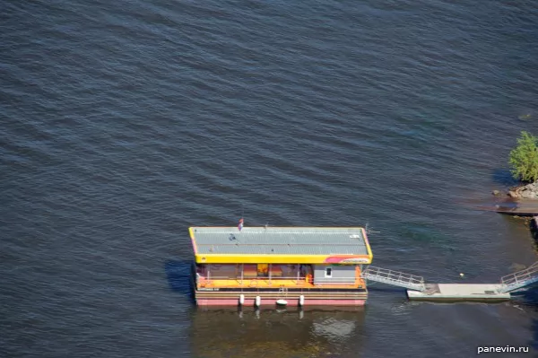 Floating refuelling