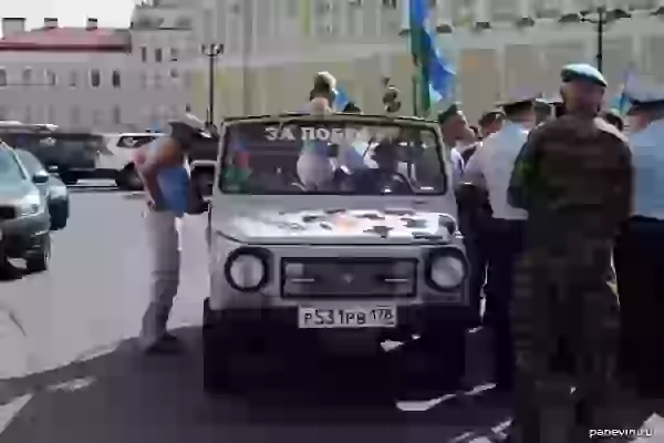 Колоритный ЛиАЗ.День ВДВ на Дворцовой