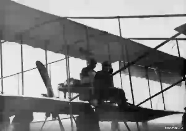 Авиаторы Б. С. Масляников и Г. В. Янковский в аэроплане перед перелётом