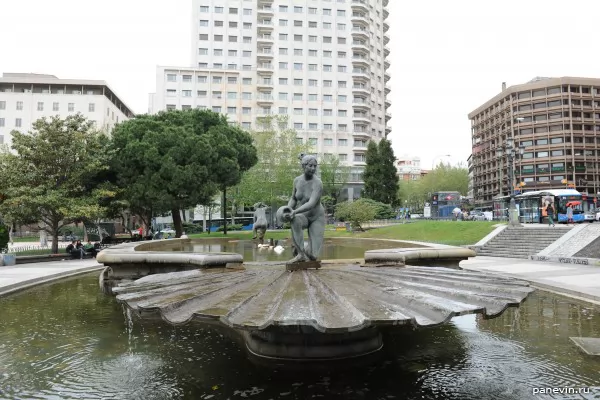 Fountain with naked young ladies