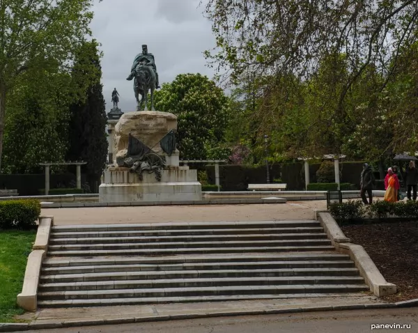 Monument to general Martinez Kamposu