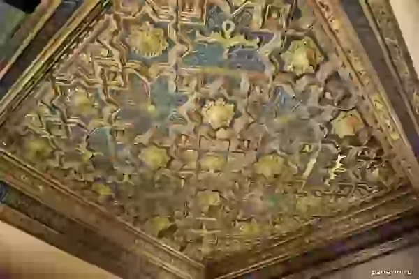 Ceiling with the Arabian patterns