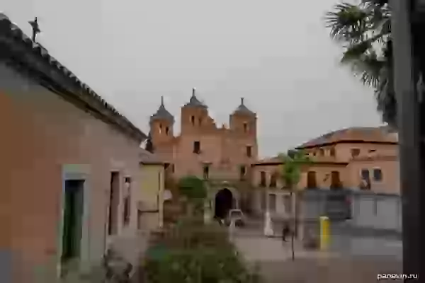 Ворота Пуэрта дель Камброн