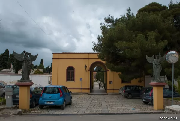 Entrance to the cemetery