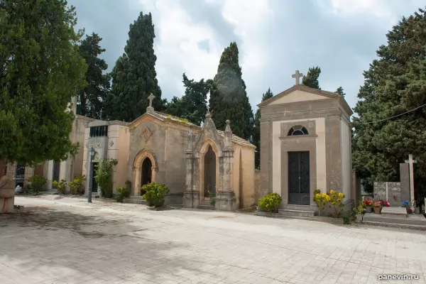 Cemetery of Corleone, rows of crypts