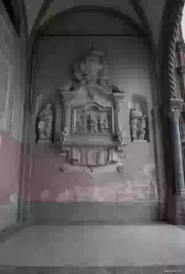 Коронация Карла Бурбонского — барельеф южного портика Кафедрального Собора Палермо