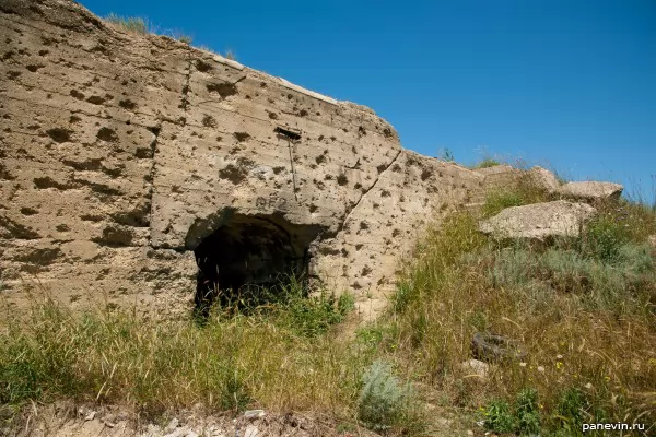 Entrance in cellars of ammunition