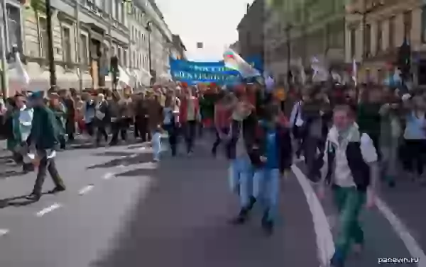 Procession on Nevsky prospect, Electrotrade union