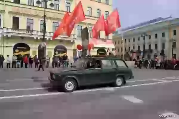 Stalinomobil with red flags