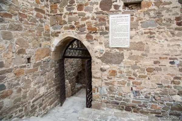 Internal gate in a tower