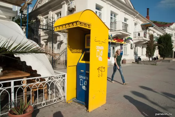 Box with the payment terminal