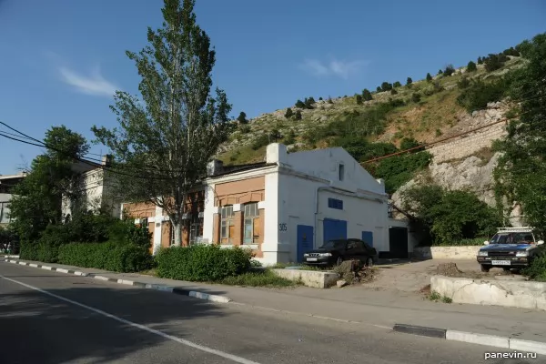 Houses, a mountain slope