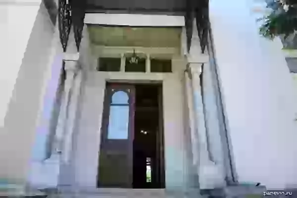 Двери Дачи Стамболи