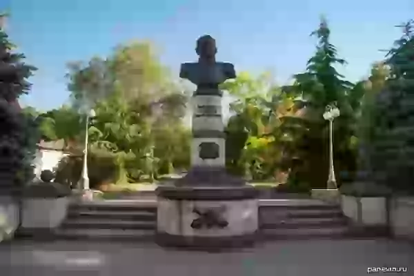 Памятник вице-адмиралу Соковнину