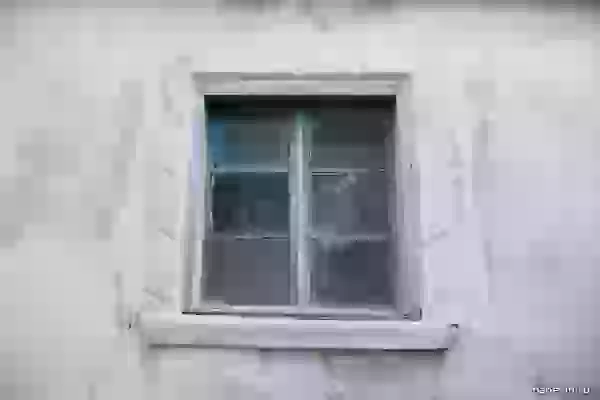 Окно дома