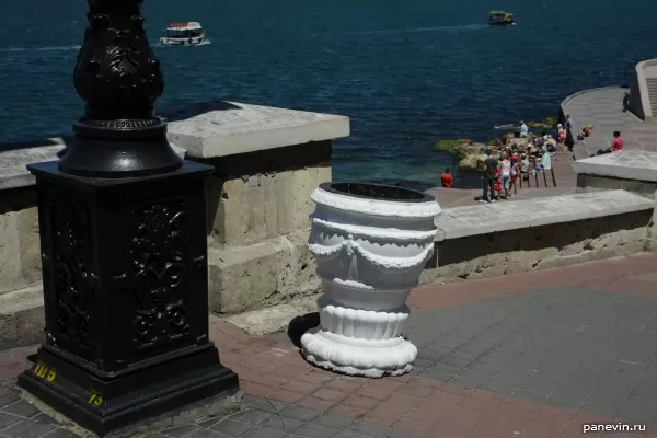  Urn and a lantern