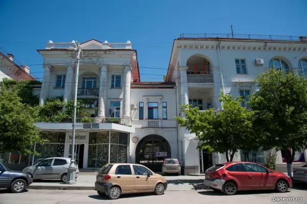 Houses, an arch