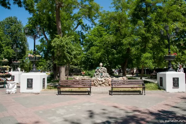 Fountain, flowerbeds, lanterns