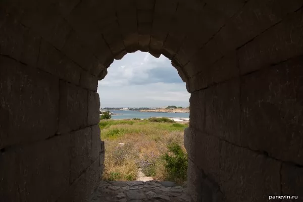 Arch aperture in a fortification