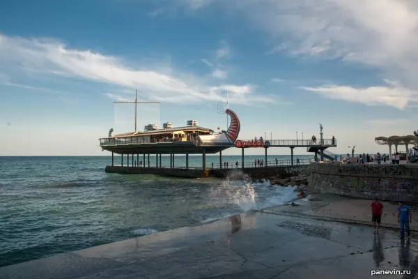 Restaurant-ship of Argonauts