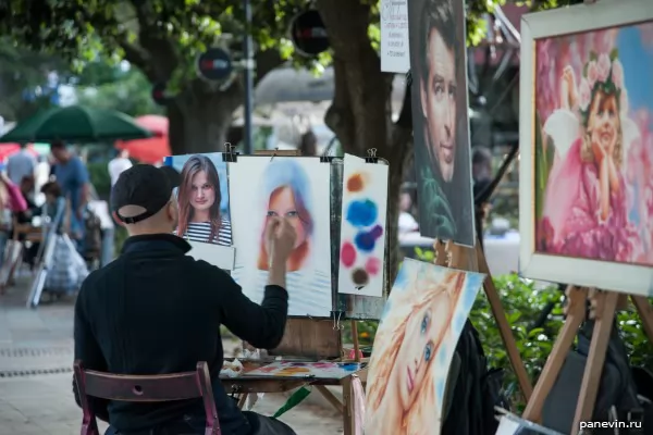 Sidewalk artist