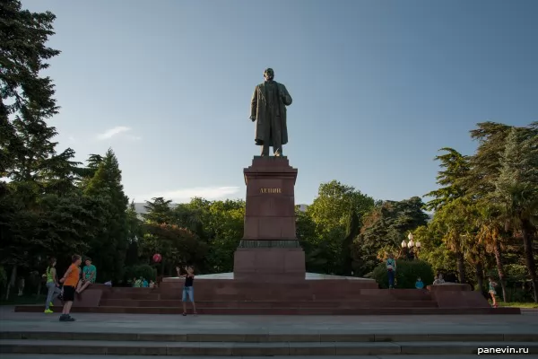 Monument to Lenin