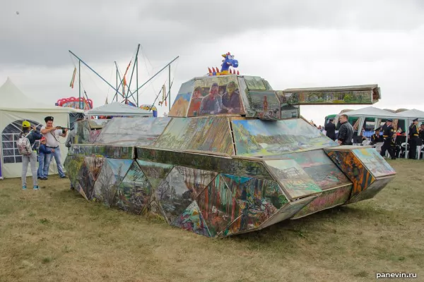 Plywood decorated tank