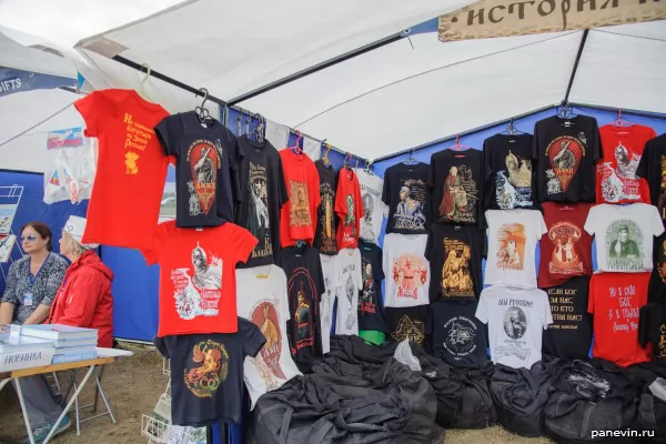  T-shirts with legendary military commanders