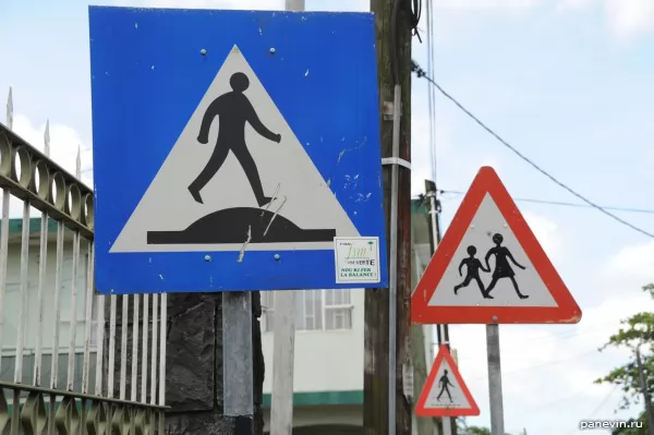 Pedestrian crossing sign