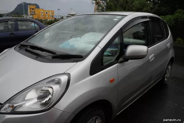 Car with surf board