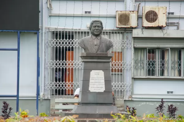 Bust to the prime minister and the president of Mauritius Anerood Jugnauth