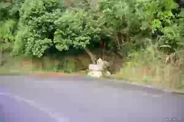 Hindu chapel at road