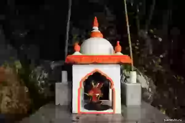 Hindu chapel at road