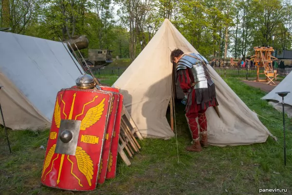  Tent and boards