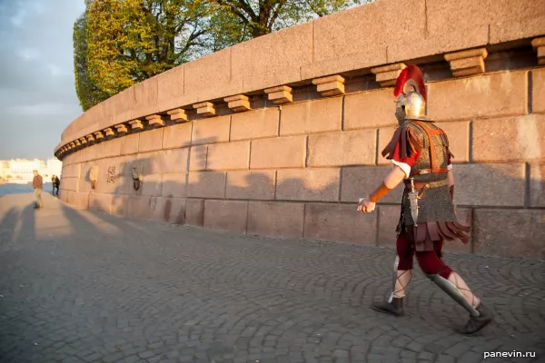 На стрелке Васильевского острова, тень легиона