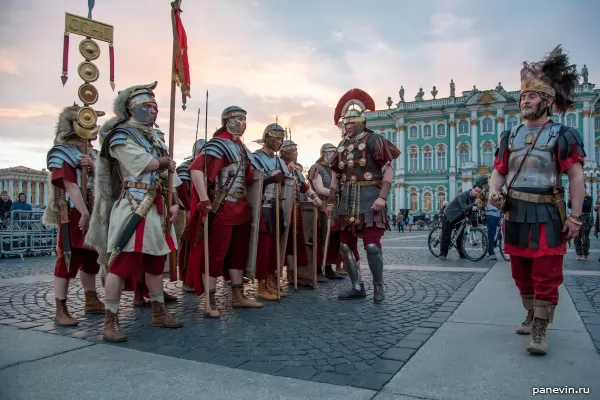Строй римских легионеров на Дворцовой площади