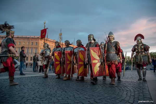 Строй римских легионеров на Дворцовой площади