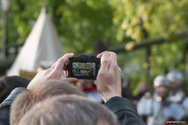 Spectator photographs fight of Romans with barbarians