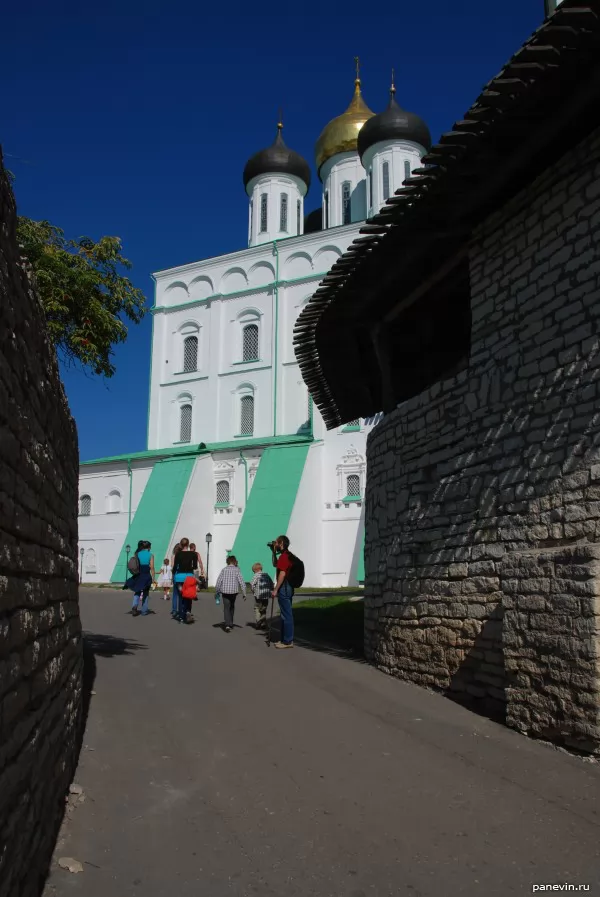 Trinity Cathedral, fortress wall 