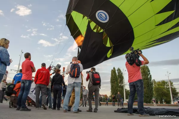 Heating of a balloon sphere