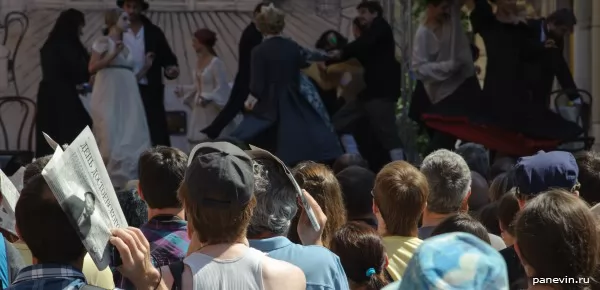 Spectators before a scene