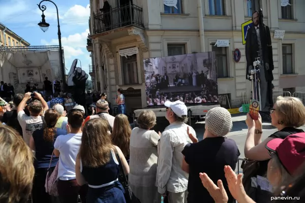 Spectators before a scene