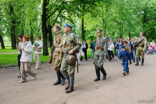 Infantry Civil War (White Guard in the foreground) and World War II