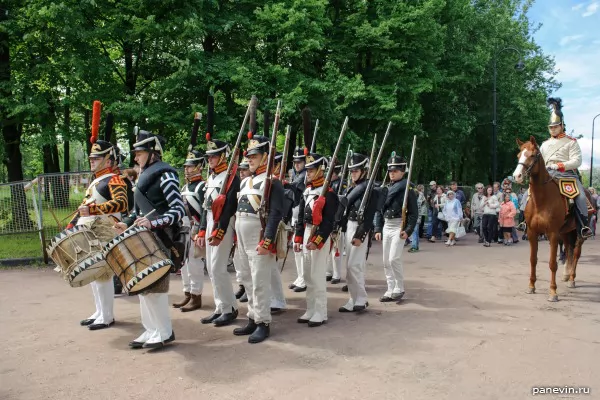 Пехота и кирасир времён войны с Наполеоном
