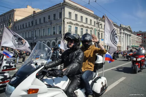 Greeting of the biker