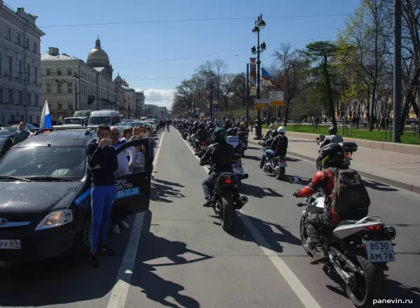 Мотоциклисты на Адмиралтейском проспекте